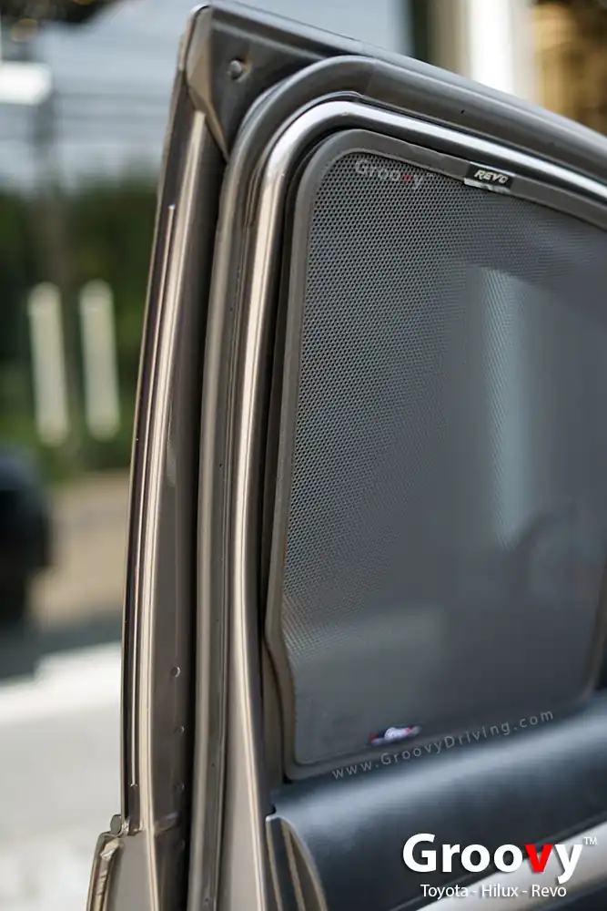 ม่านบังแดดบานประตูข้าง Toyota Hilux Revo ตรงรุ่น