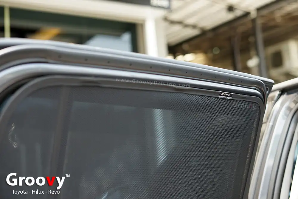 ม่านบังแดดบานประตูข้าง Toyota Hilux Revo ตรงรุ่น